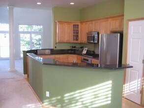 2375 132nd Ave SE in Bellevue, WA - Foto de edificio - Building Photo