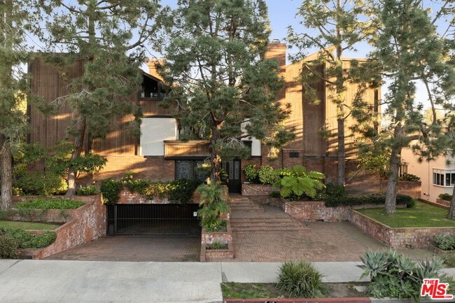 property at 202 San Vicente Blvd