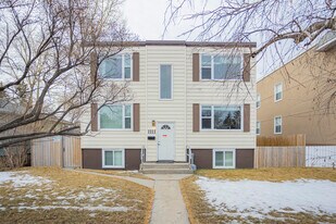 1111 15 Av NE in Calgary, AB - Building Photo