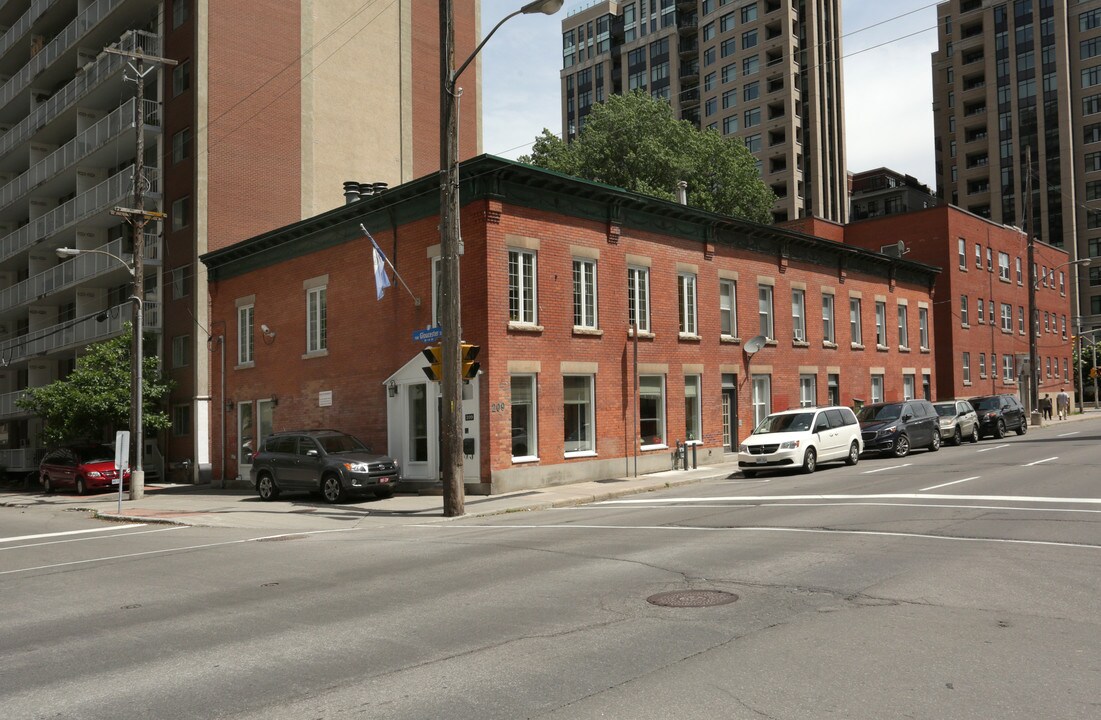 213-219 Kent St in Ottawa, ON - Building Photo