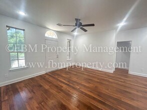 1203 N Clay St in Ennis, TX - Foto de edificio - Building Photo