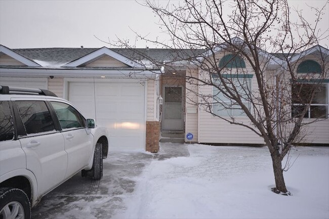 property at 35 Catalina Cir NE