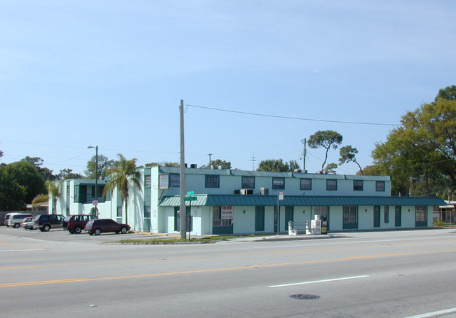 Canterbury Apartments in Tampa, FL - Building Photo - Building Photo