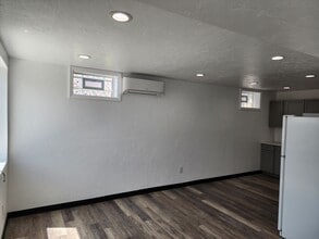 21 S 4th St, Unit Apartment 1 in Youngwood, PA - Building Photo - Building Photo