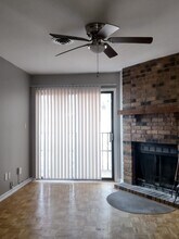 715 NE Barnes Dr in Lee's Summit, MO - Foto de edificio - Building Photo