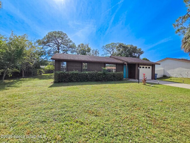 410 Albenga Rd NW in Palm Bay, FL - Building Photo - Building Photo