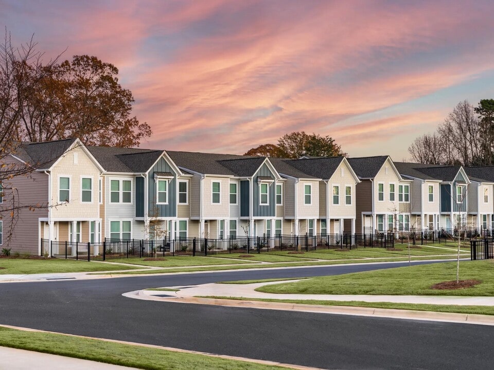 Amavi Mooresville in Mooresville, NC - Foto de edificio