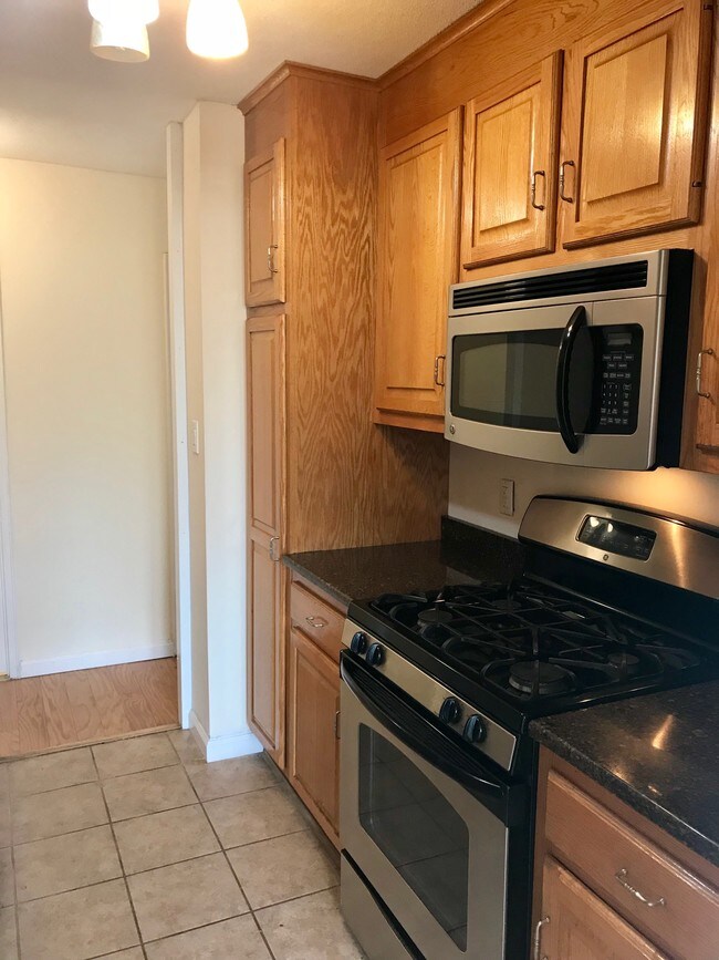 2600 Park Ave, Unit 7J in Bridgeport, CT - Foto de edificio - Building Photo