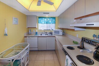 255 Fenwick Dr in Venice, FL - Foto de edificio - Building Photo