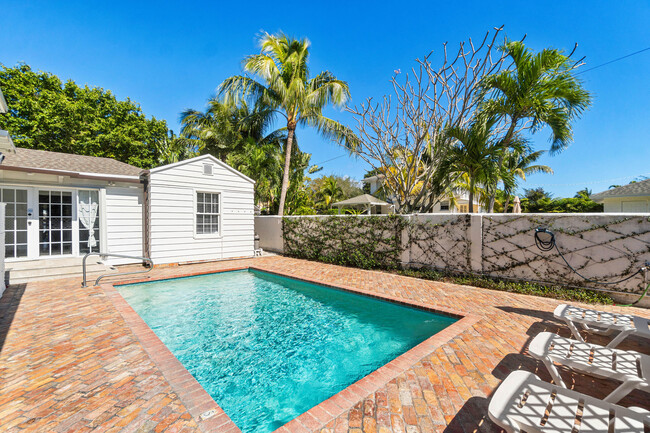 744 Sunset Rd in West Palm Beach, FL - Building Photo - Building Photo
