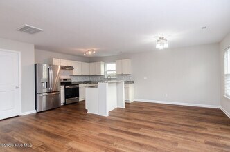 6516 Rustling Leaves Way in Wilmington, NC - Building Photo - Building Photo
