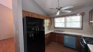 6460 Lake Esther Dr in Fairburn, GA - Building Photo - Building Photo