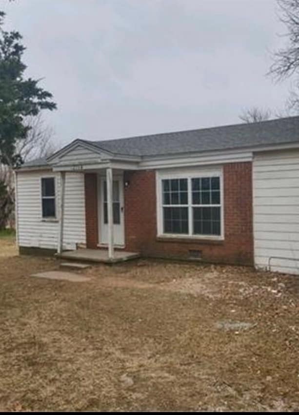 property at 12704 NE 40th St