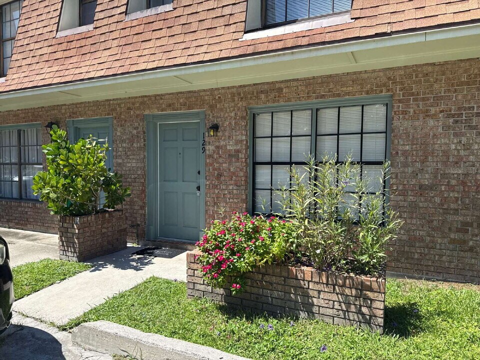 1300 Arlington Ln NE in Palm Bay, FL - Building Photo