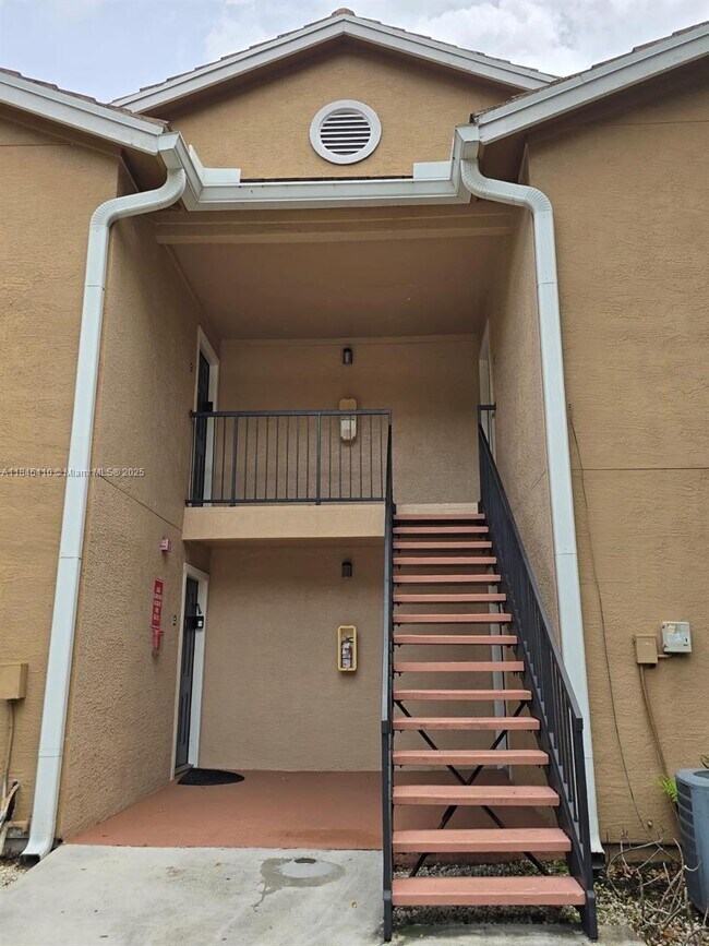 10681 SW 156th Pl in Miami, FL - Foto de edificio - Building Photo