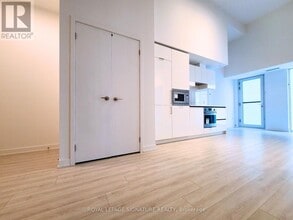 238 Simcoe St in Toronto, ON - Building Photo - Building Photo