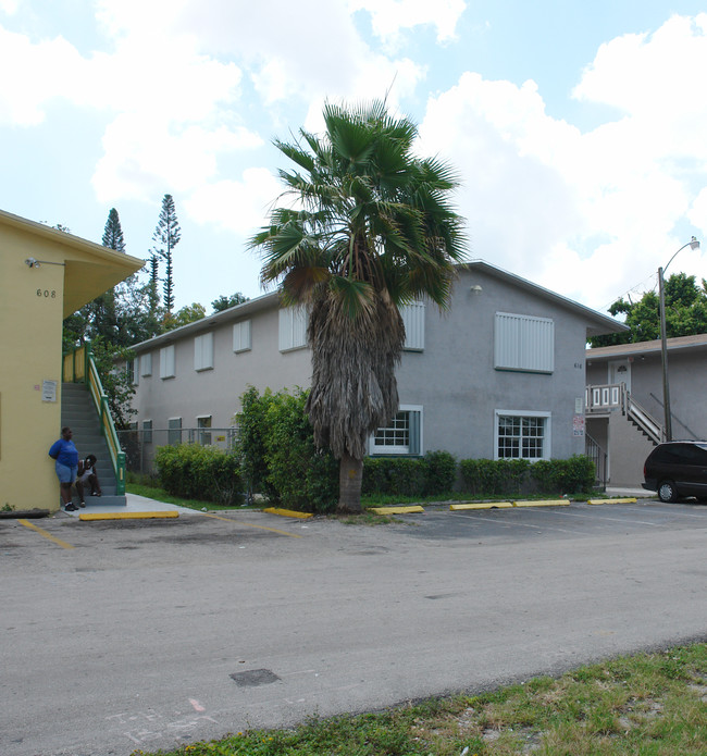 616 SW 16th Ave in Fort Lauderdale, FL - Building Photo - Building Photo