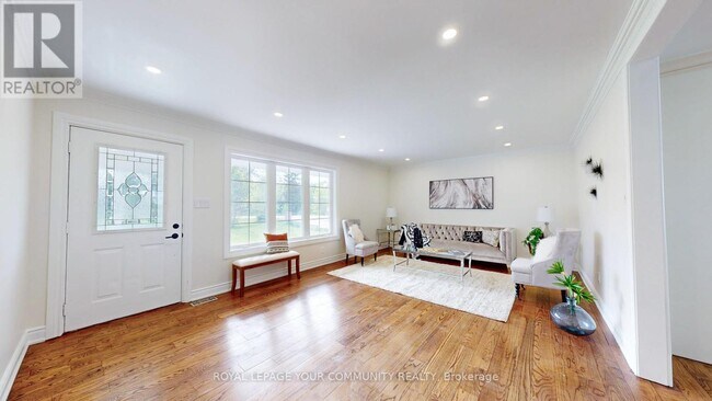 303 Morris Rd in Bradford West Gwillimbury, ON - Building Photo - Building Photo