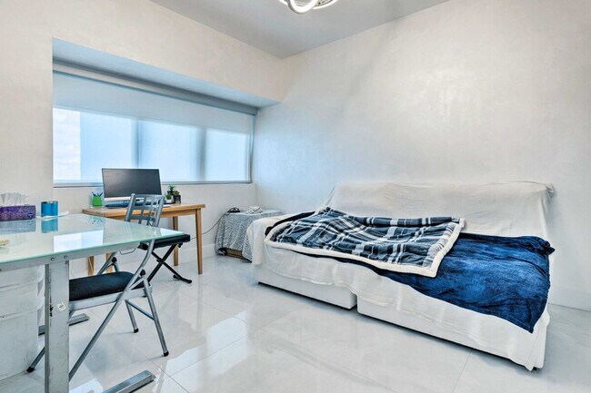 3131 NE 7th Ave in Miami, FL - Building Photo - Building Photo