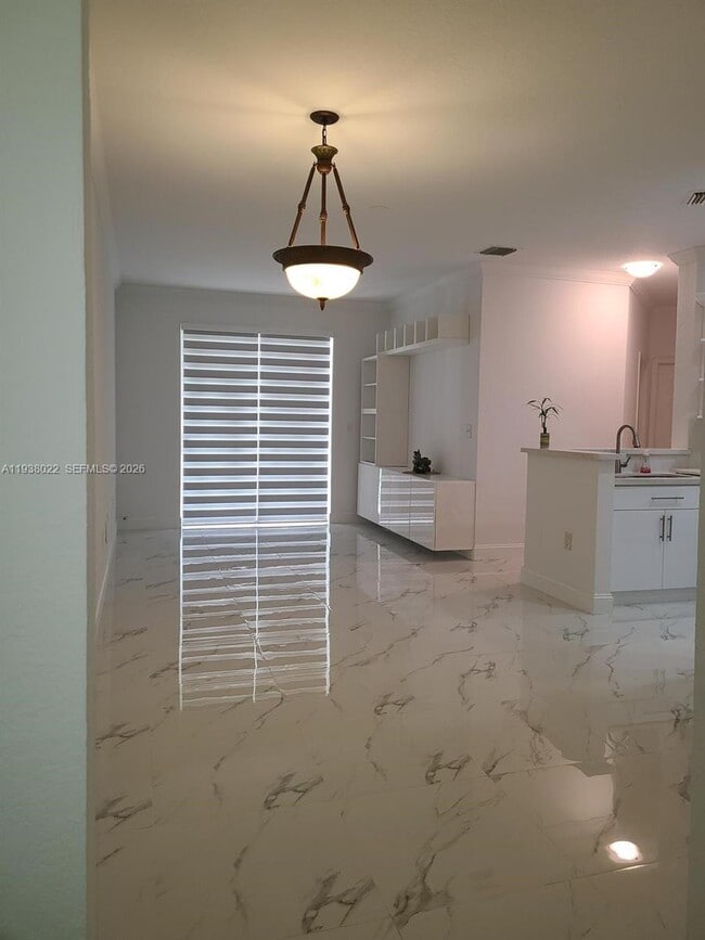 7200 NW 177th St in Hialeah, FL - Foto de edificio - Building Photo