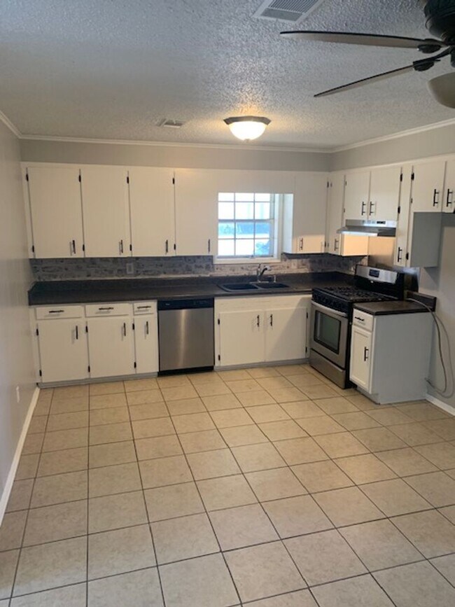 1163 N Eshman Ave in West Point, MS - Building Photo - Building Photo