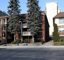 1914 Bloor St in Toronto, ON - Building Photo