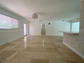 19330 NE 18th Pl in Miami, FL - Building Photo - Building Photo