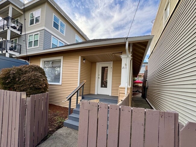 811 5th Ave N in Seattle, WA - Building Photo - Building Photo