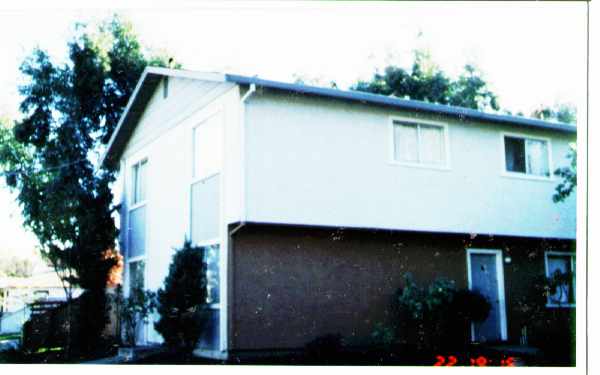 16875 Barnell Ave in Morgan Hill, CA - Foto de edificio - Building Photo