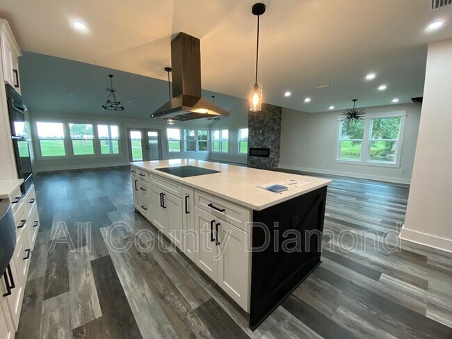 1327 Country Club Dr in Lynn Haven, FL - Building Photo - Building Photo