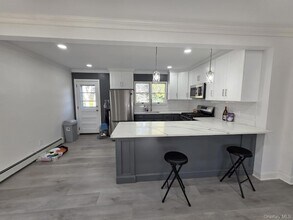 113 Yoakum Ave in Farmingdale, NY - Building Photo - Building Photo