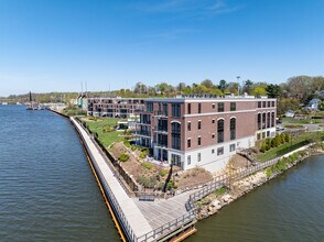 The Residences at Glen Harbor in Glenwood Landing, NY - Building Photo - Building Photo