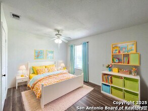 9202 Silver Hill in San Antonio, TX - Building Photo - Building Photo