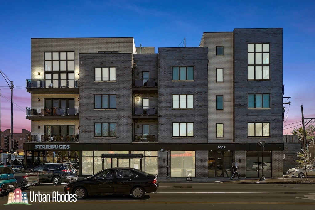 1612 W Irving Park Rd, Unit M07B in Chicago, IL - Building Photo