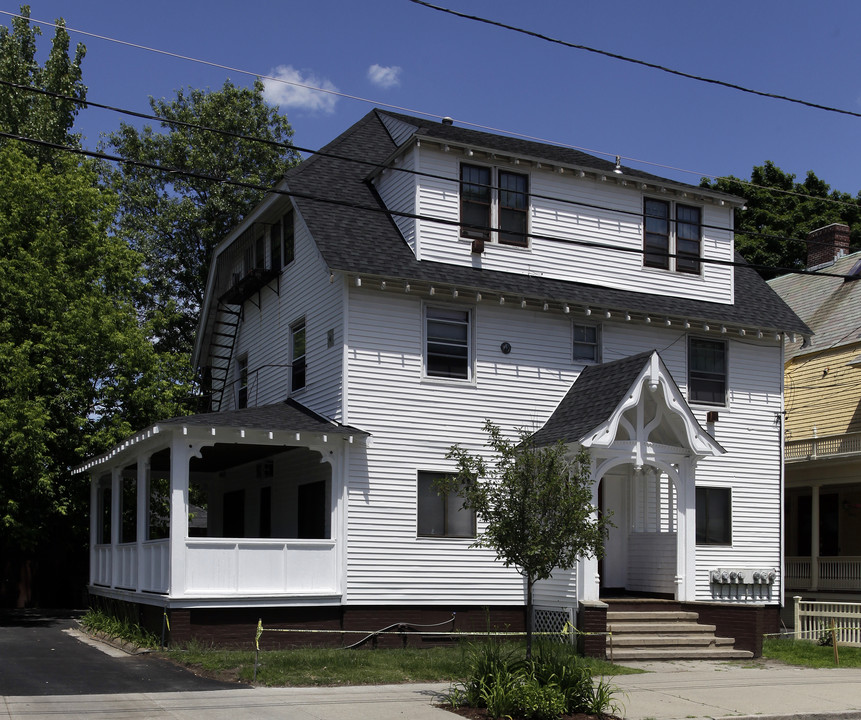 25 Wesleyan Ave in Providence, RI - Building Photo