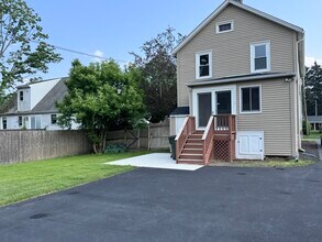 25 School St, Unit 25 in Windsor Locks, CT - Building Photo - Building Photo