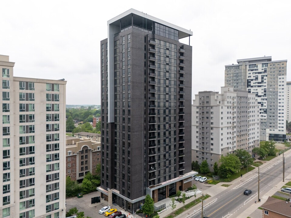 335 King St N in Waterloo, ON - Building Photo