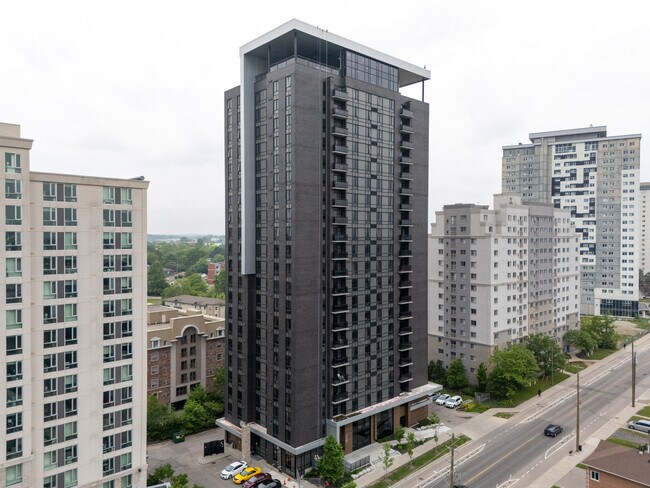 335 King St N