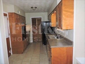 5206 Downs Dr in Memphis, TN - Building Photo - Building Photo