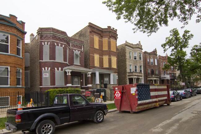 1451 N Washtenaw Ave in Chicago, IL - Foto de edificio - Building Photo