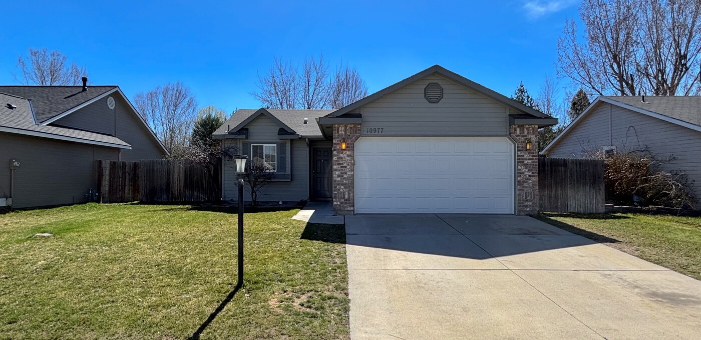 10977 W Altair St in Star, ID - Building Photo
