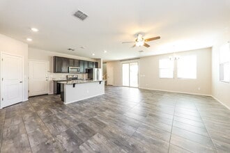 16667 W Sierra St in Surprise, AZ - Foto de edificio - Building Photo