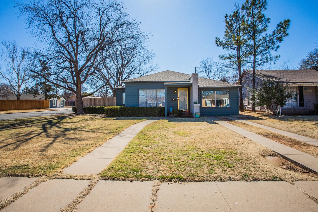 2201 31st St in Lubbock, TX - Building Photo