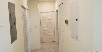 7809 NW 104th Ave, Unit 27 in Doral, FL - Building Photo - Building Photo