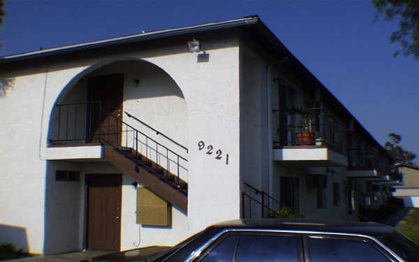 9221 Oleander Ave in Fontana, CA - Foto de edificio - Building Photo