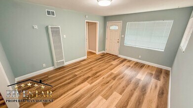 2703 Center St in Bakersfield, CA - Building Photo - Building Photo