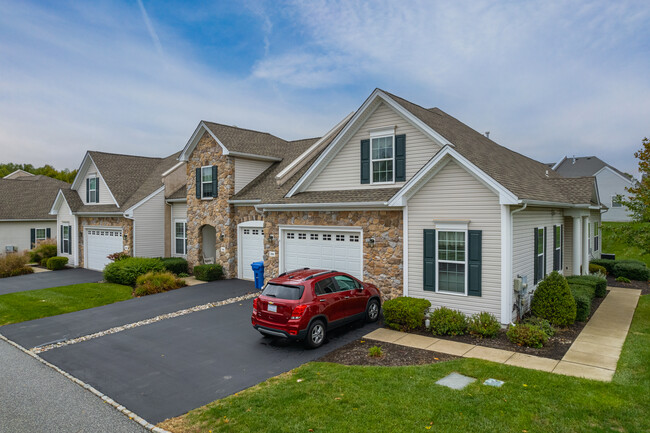 Foxfield Carriages in Garnet Valley, PA - Foto de edificio - Building Photo