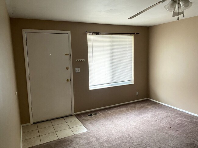 824-826-826 WhiteMaple Way in Millcreek, UT - Foto de edificio - Building Photo