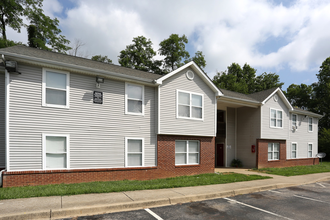 Graham Village Apartments in Crestwood, KY - Foto de edificio