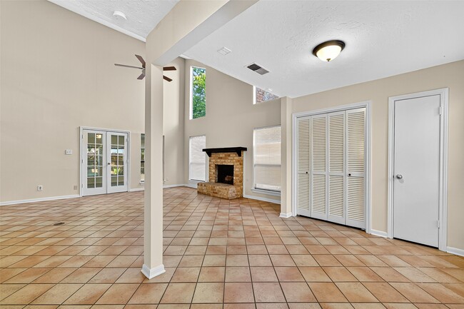 property at 812 Fleetwood Pl Dr